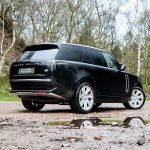 Black Range Rover chauffeur vehicle